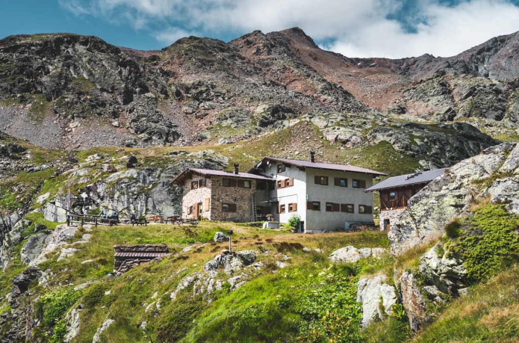 Il Rifugio Dorigoni. Si trova a 2436 metri di quota in Val di Rabbi. Foto Camilla Pizzini, Archivio APT Val di Sole