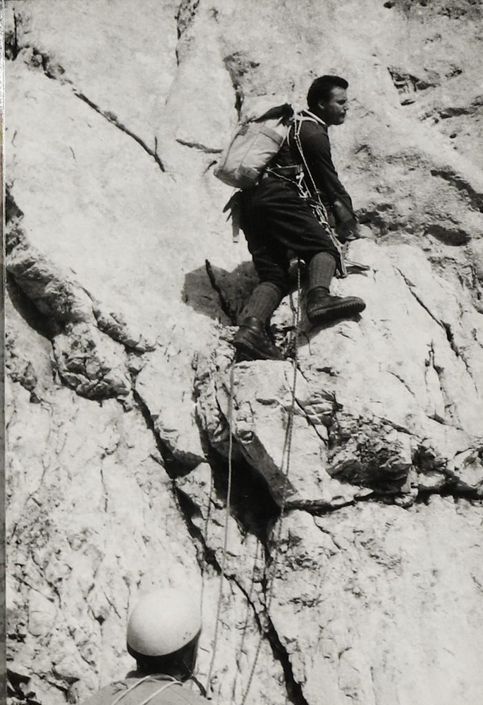 Armando aste in parete, collezione Maurizio Gentilini