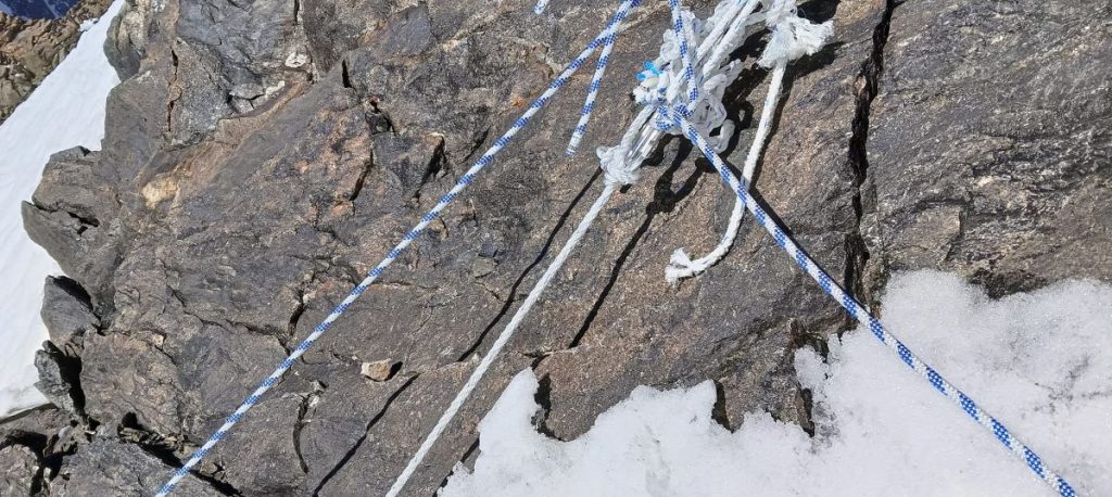 Corde fisse sullo Sperone Abruzzi, foto Cristina Piolini - da Facebook