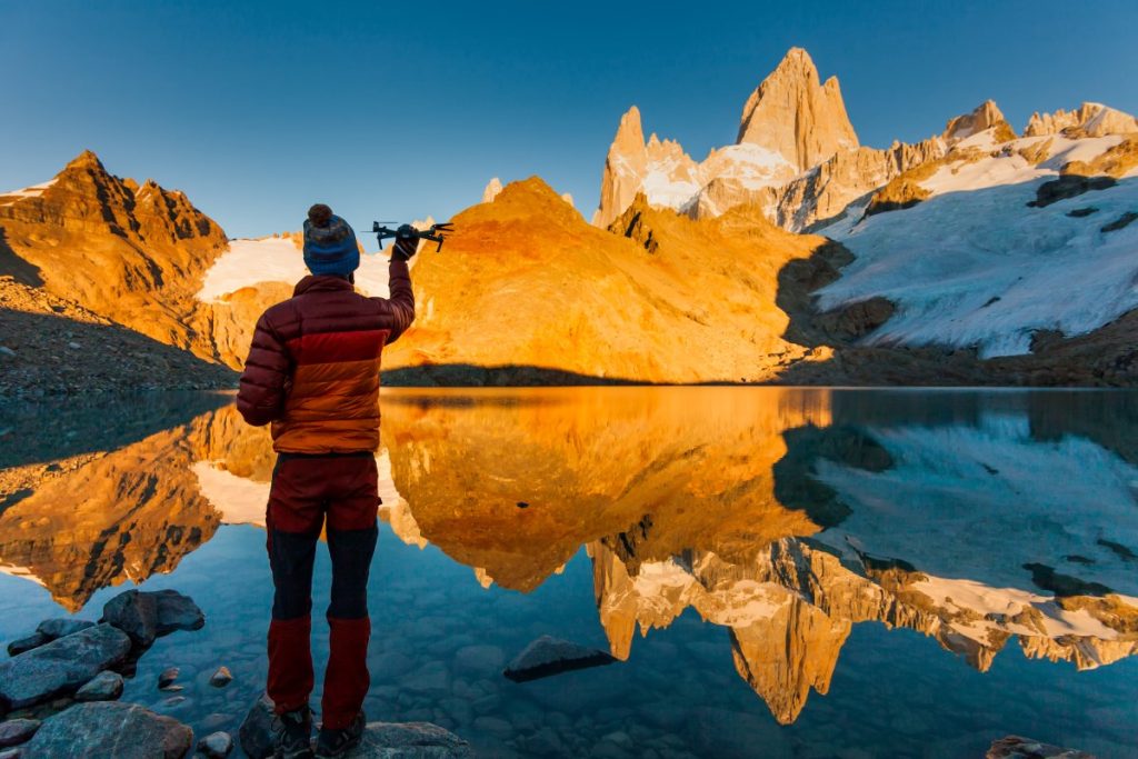 Drone al decollo in Patagonia @ AdobeStock