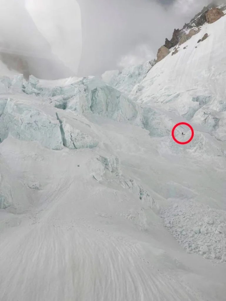 I due Mironov avvistati dall'elicottero ancora nella zona dell'incidente. Foto Mountain.ru