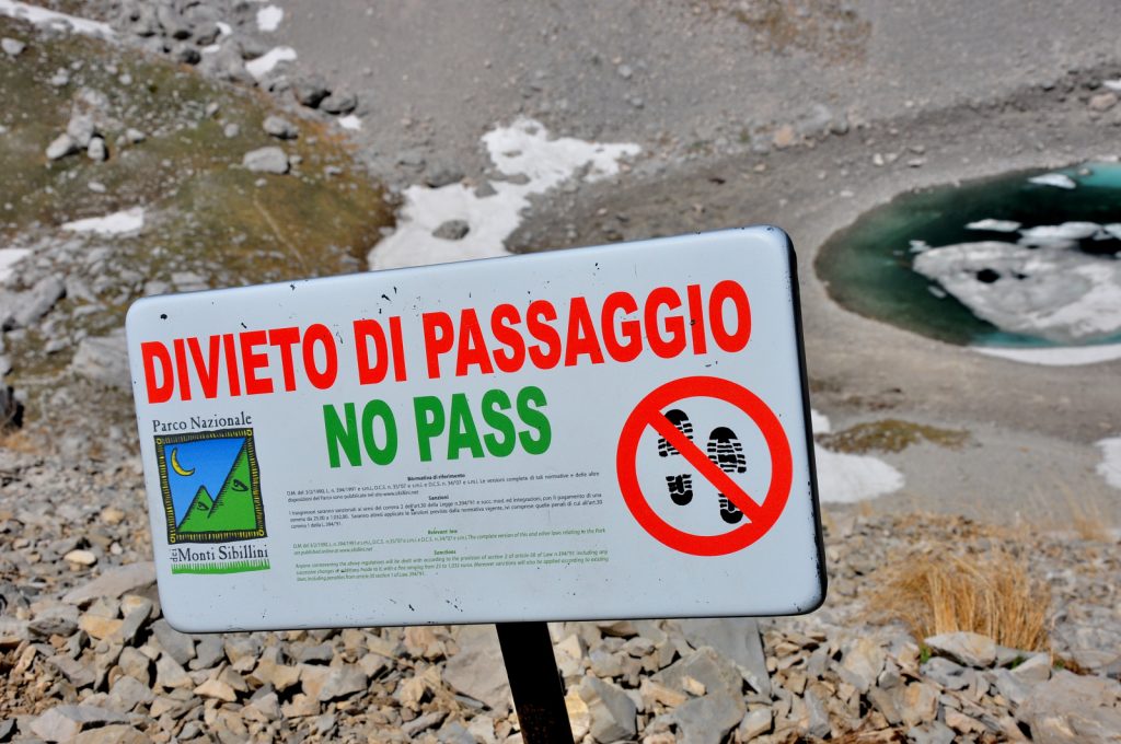 I vecchi cartelli di divieto, foto SA