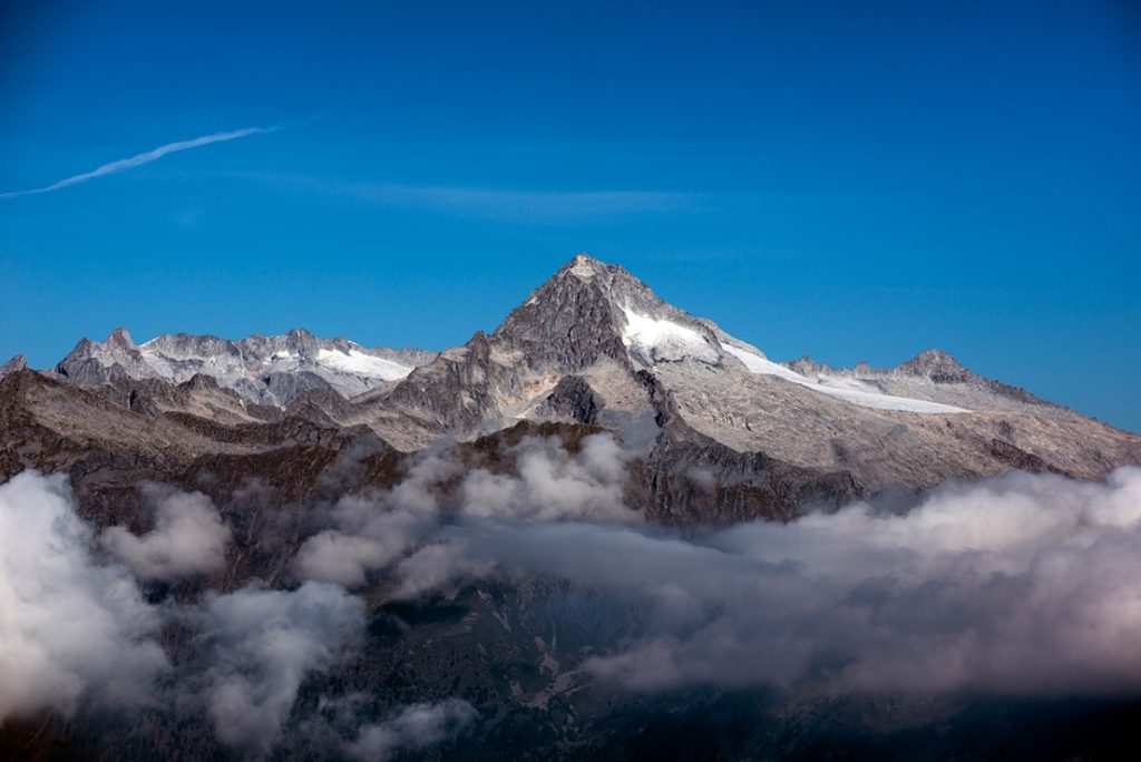 Il Carè Alto visto dalla vetta del Monte Cadria. Foto Roberto Carnevali
