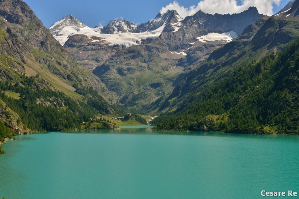 Il Lago di Place Moulin, la Dent d'Hérens, le Grandes e le Petit Murailles. Foto Cesare Re