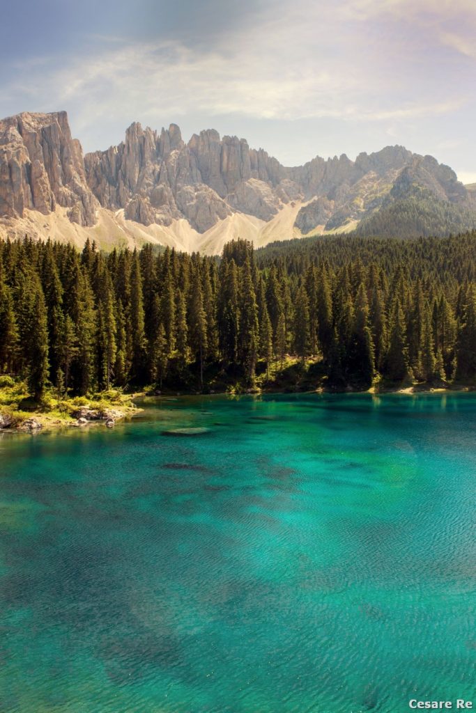 Il Latemar visto dal lago di Carezza. Foto Cesare Re