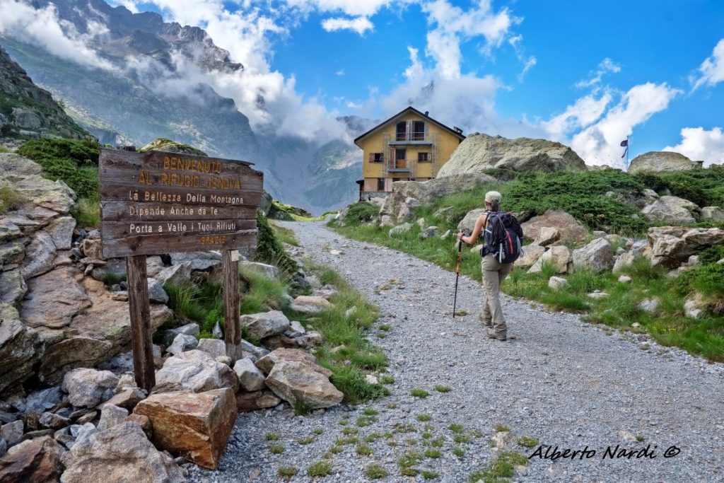Il Rifugio Genova Figari (2015 m). Foto Alberto Nardi