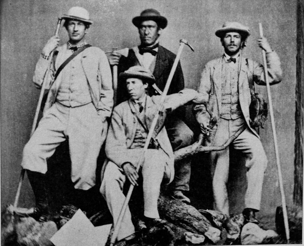 In piedi Douglas Freshfield, François Dévouassoud e Charles Comyns-Tucker