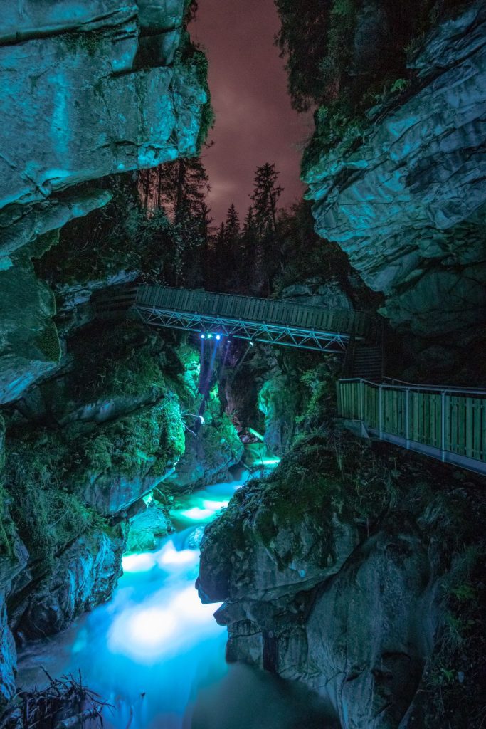 La Gola delle Cascate di Stanghe illuminata. Foto Rudi Gruber