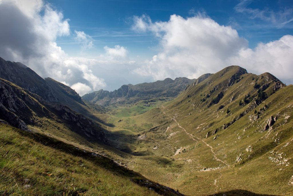 La conca glaciale del Cadria. Foto Roberto Carnevali