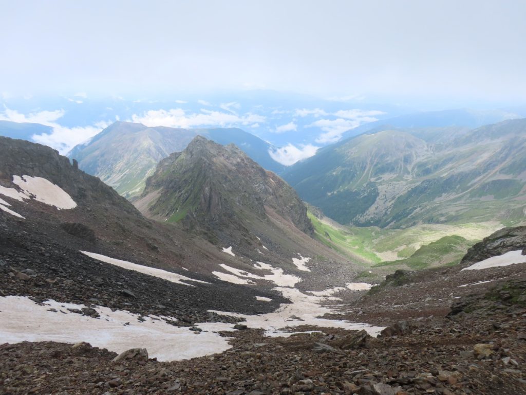 La discesa dal Giogo di Riomolino (foto V. De Zordo)