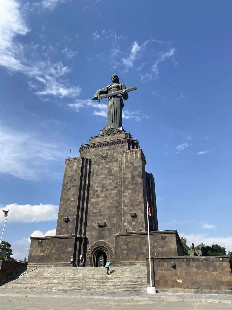 La statua di Madre Armenia a Yerevan. Foto Matteo Colizzi