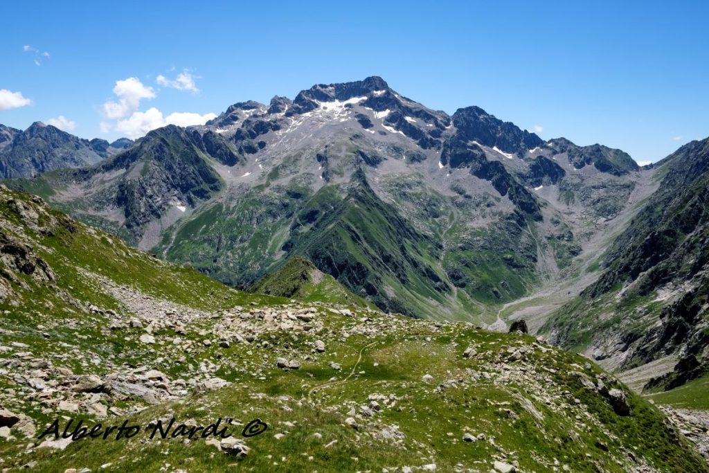 La vista dal Colle delle Fenestrelle. Da sinistra Cima Maledia, Monte Gelàs, Punta Roccati, Cima Est di Finestra. Foto Alberto Nardi