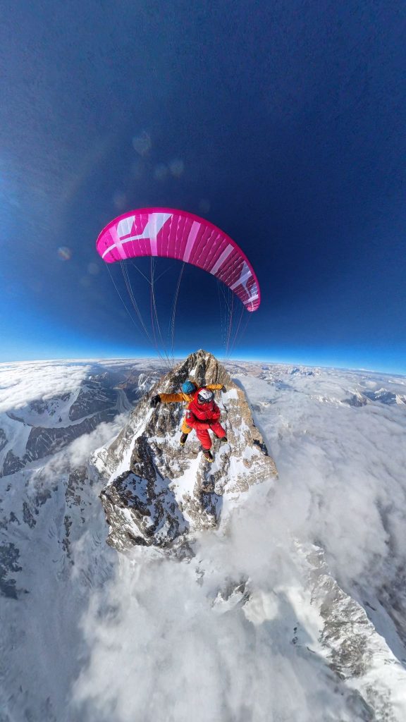 Liv Sansoz e Zeb Roche in volo
