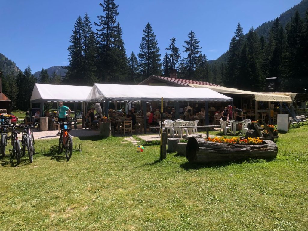 Lo chalet dei pronipoti di Giovanni Siorpaes a Passo Cimabanche. Foto Massimo Spampani