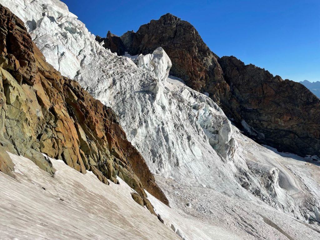 Un corridoio tra i seracchi, foto M. Comi