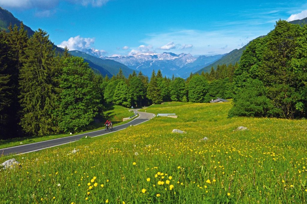 Una zona molto amata dai ciclisti-scalatori. Foto Livio Piatta