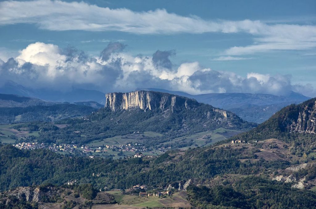 Il facile anello del Monte Valestra