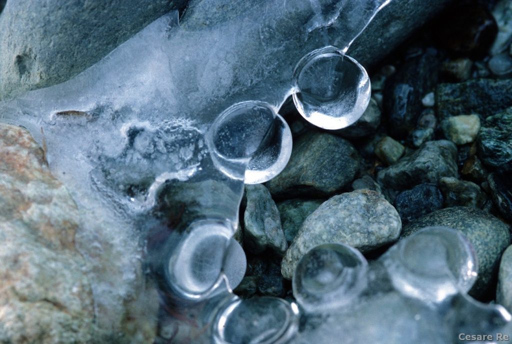 Particolari di acqua e ghiaccio dal progetto “Trasparenze Cristalline”