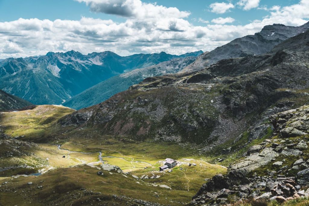 Il Rifugio Dorigoni. Foto Camilla Pizzini, Archivio APT Val di Sole