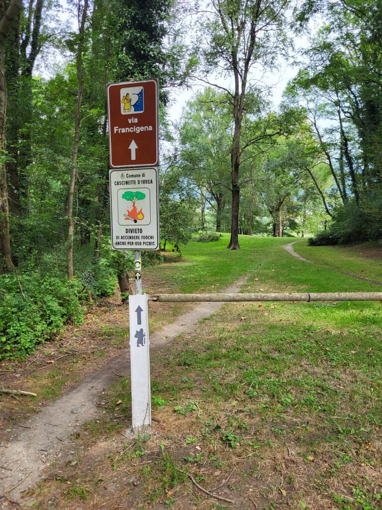 Segnaletica dedicata alla Via Francigena  © Lisa Mathiasen