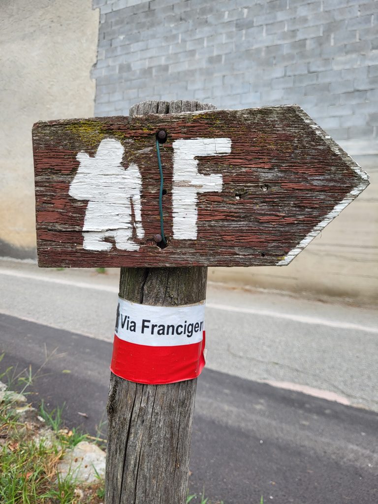Segnaletica dedicata alla Via Francigena  © Lisa Mathiasen