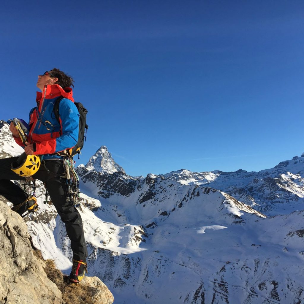 Con il suo Cervino sull sfondo. FB Francois Cazzanelli