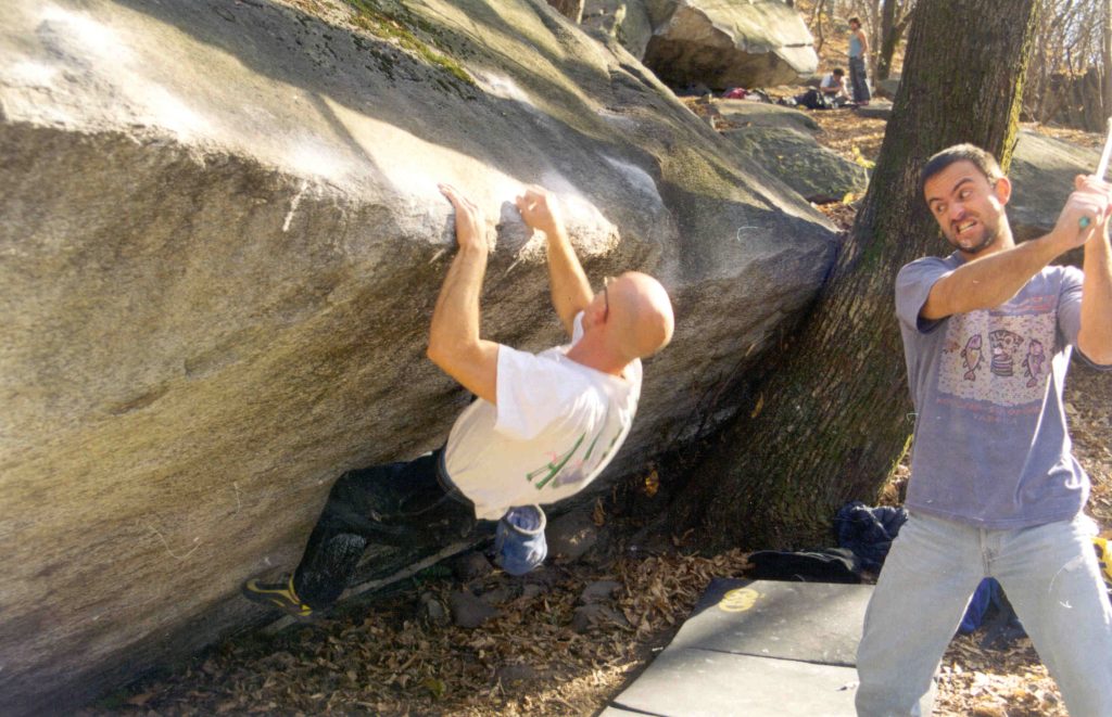 Cresciano, la mecca del bouldering ticinese con il suo granito perfetto, foto M. Comi