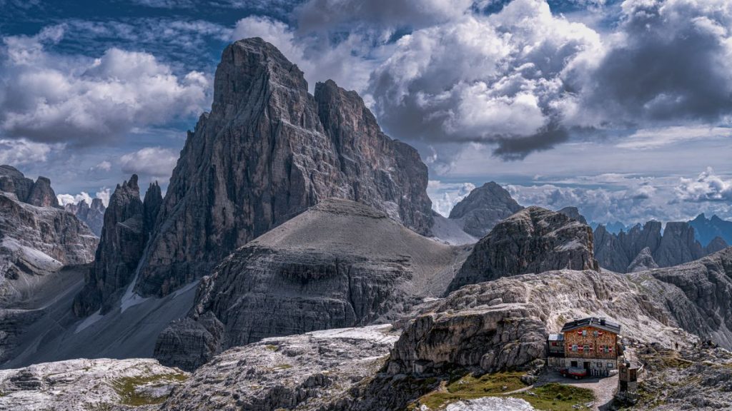 Croda dei Toni e il Rifugio Pian de Cengia @Luigi Tassi