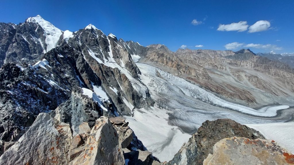 Il Karakhali (5.990 m), uno degli obiettivi alpinistici della spedizione. Foto A. Giolitti