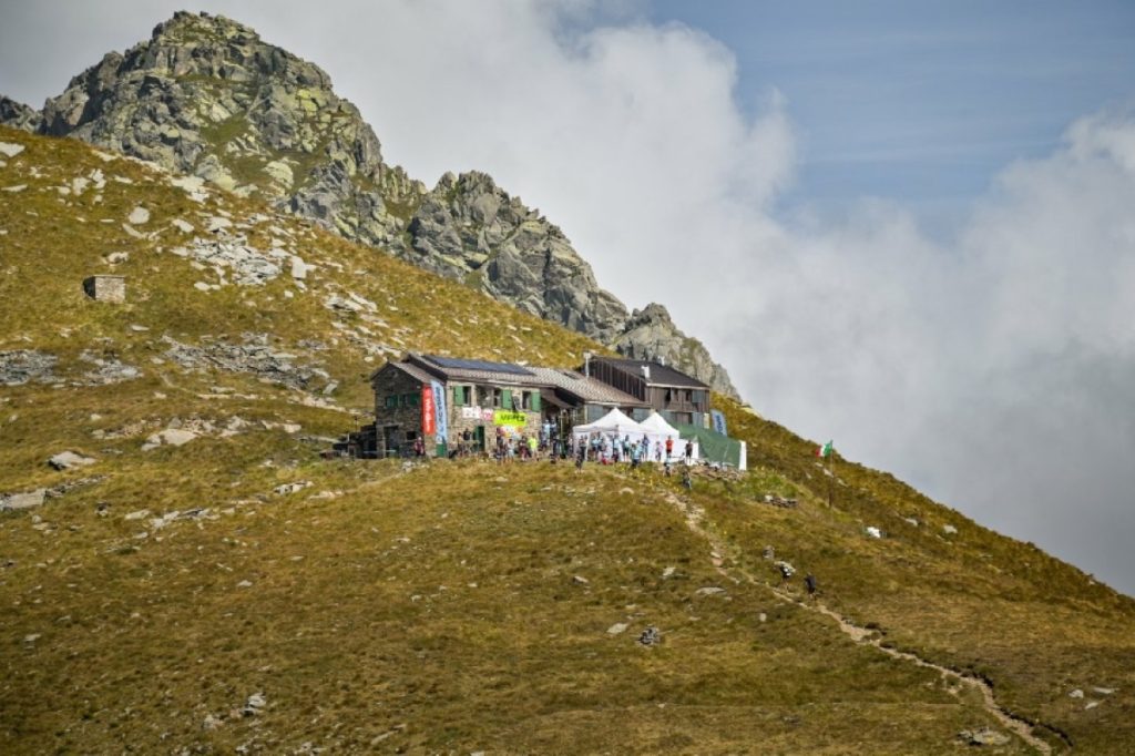 Il Rifugio Coda, esattamente a metà percorso. Ph Anja Bakowska_Zzam! Agency