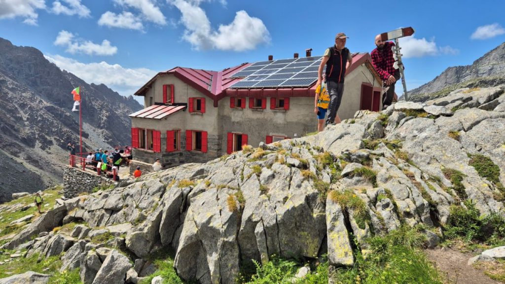 Il Rifugio Ponti, foto Stefano Ardito