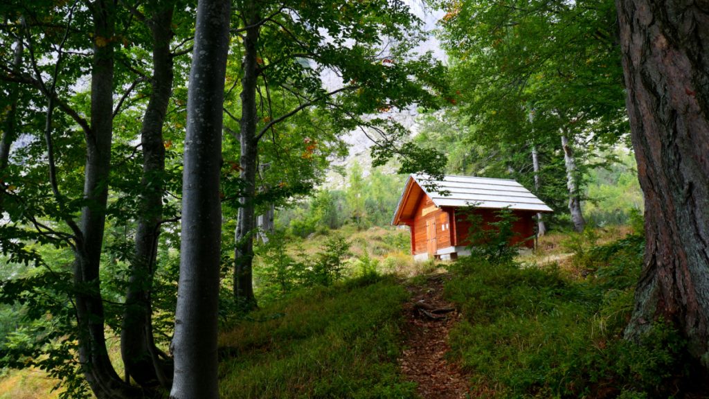 Il bivacco Carnizza di Riofreddo, foto Stefano Ardito