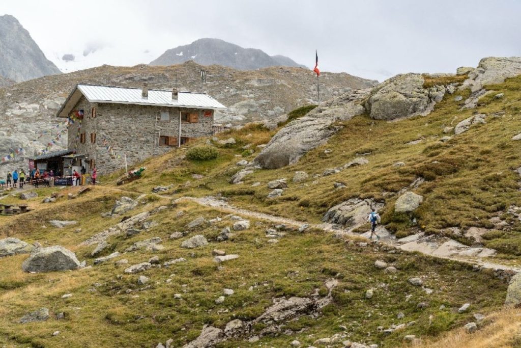 Il rifugio Deffeyes, il primo che i concorrenti del TOR incontrano durante la gara. Ph Nadir Balma