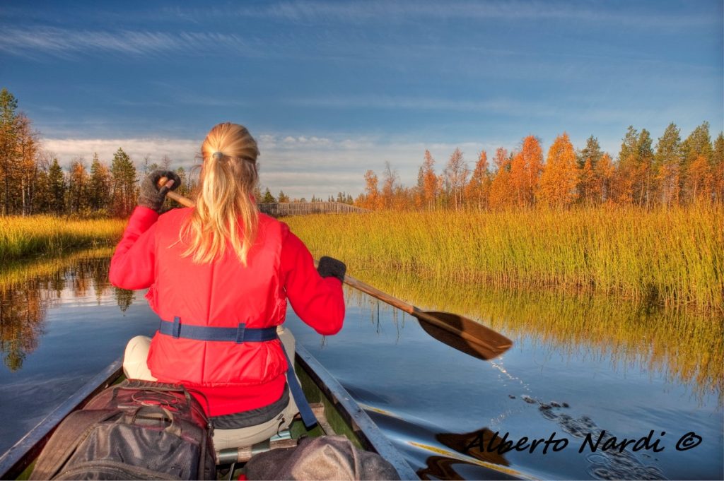 In canoa. Foto Alberto Nardi