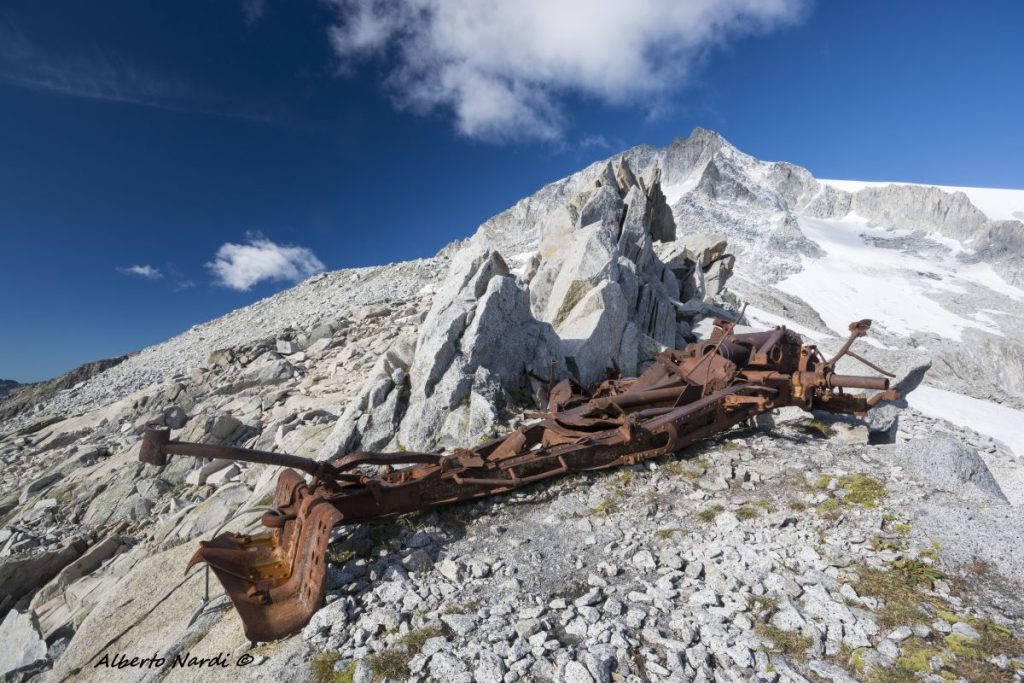 La Bocchetta del Cannone, sullo sfondo il Carè Alto. Foto Alberto Nardi