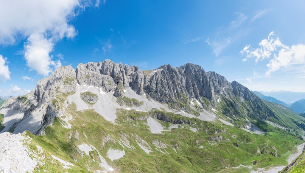 La Parete Sud della Presolana vista dal Pizzo Corzene. Foto Giacomo Meneghello-Click Alps
