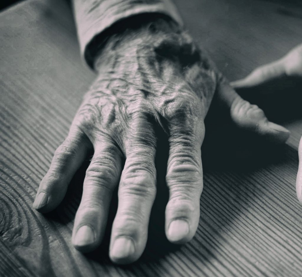 La mano di Walter Bonatti