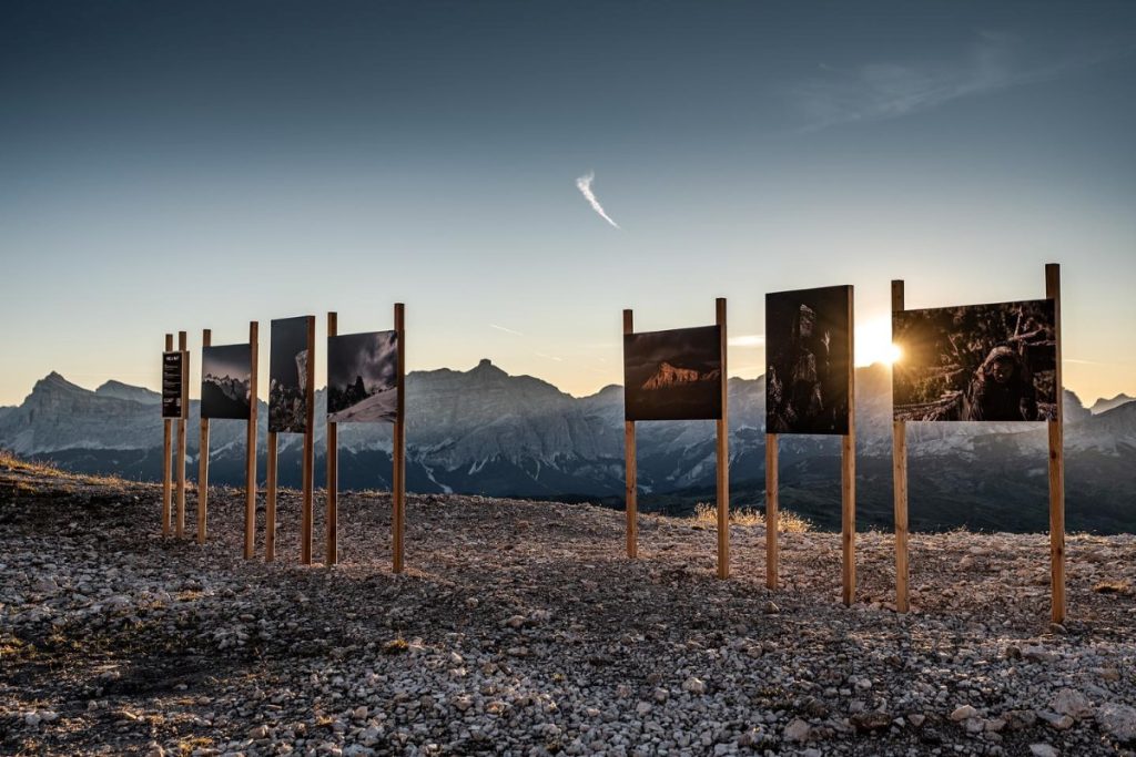 La mostra permanente di Matteo Agreiter negli spazi antistanti al rifugio