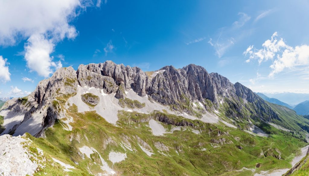 La parete Sud della Presolana vista dal Pizzo Corzene. Foto Giacomo Meneghello ClickAlps