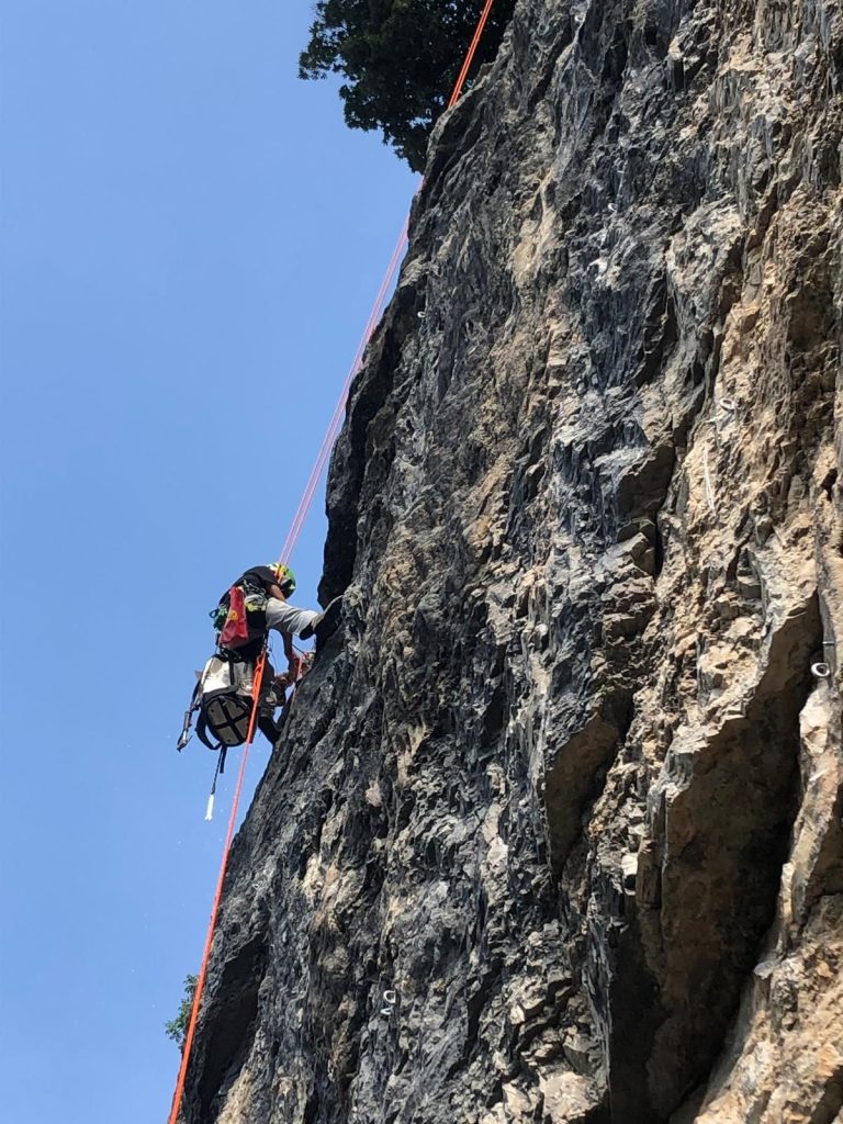 Lavori in corso per riqualificare la falesia