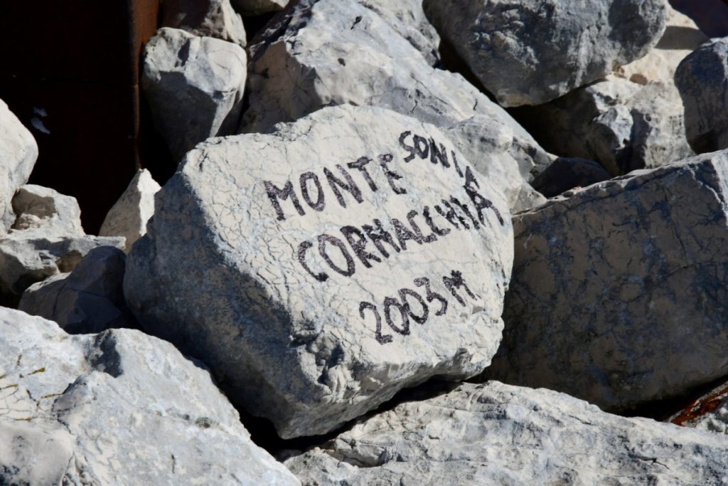 Monte Cornacchia, un saluto a Sonia, foto Stefano Ardito