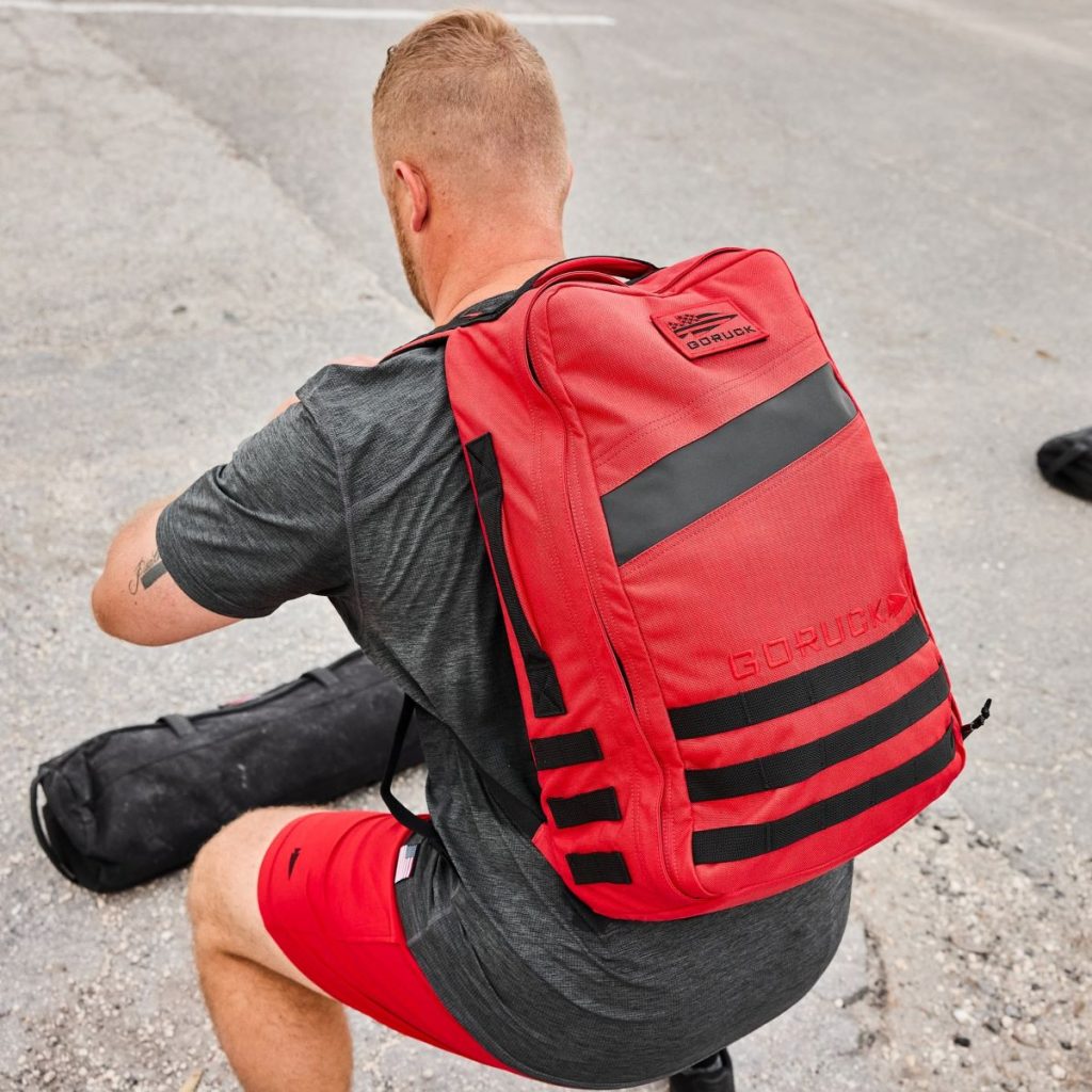 Uno zaino studiato appositamnte per il rucking . Foto FB goruck