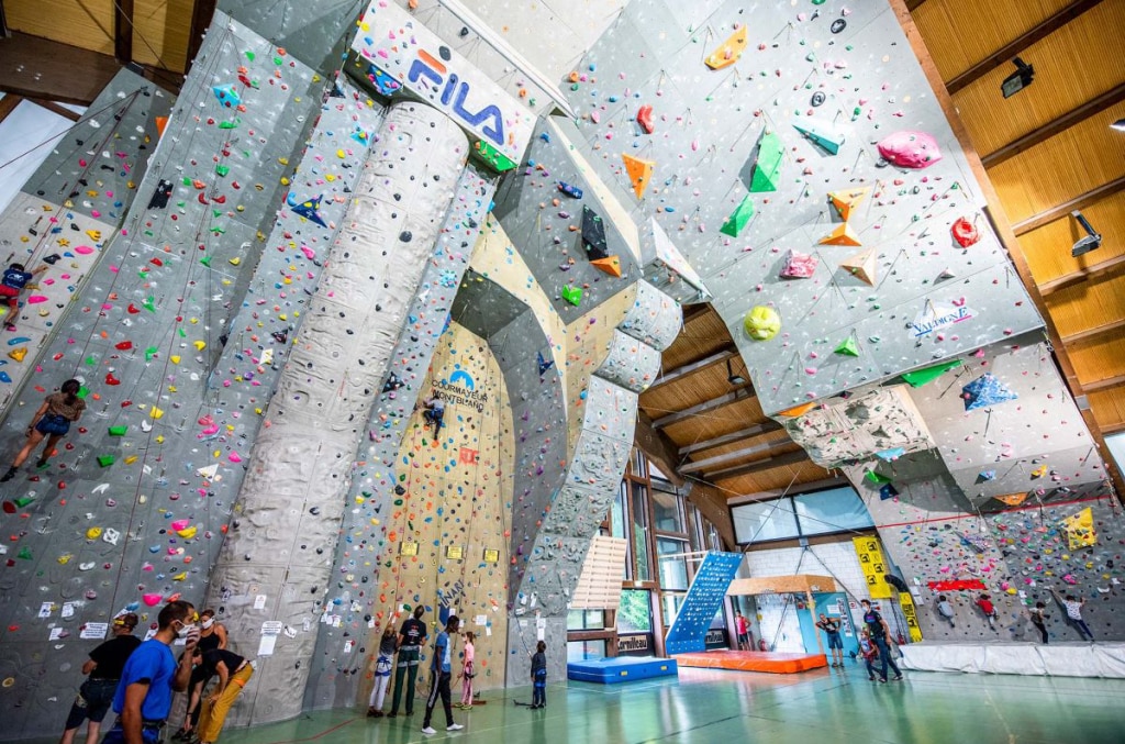 La sala per l'arrampicata indoor a Courmayeur. Foto Giacomo-Buzio_