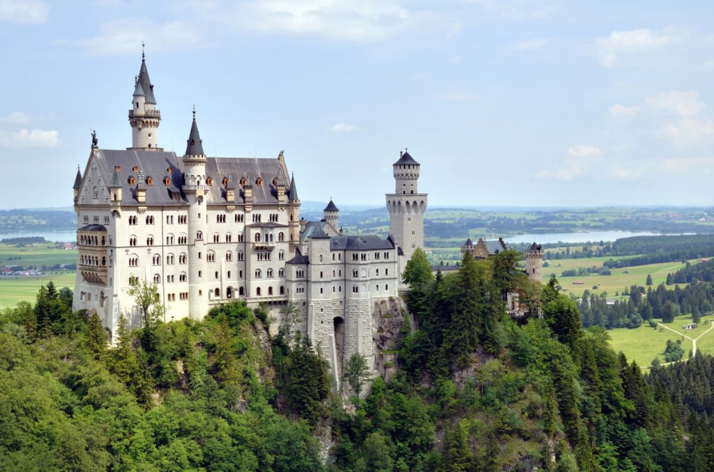 Schloss Neuschwanstein dove il valsesiano De Toma ha portato il suo marmo artificiale