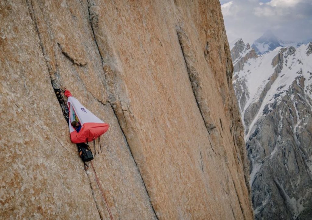 Bivacco su Eternal Flames. Foto IG ragazzo.stefano