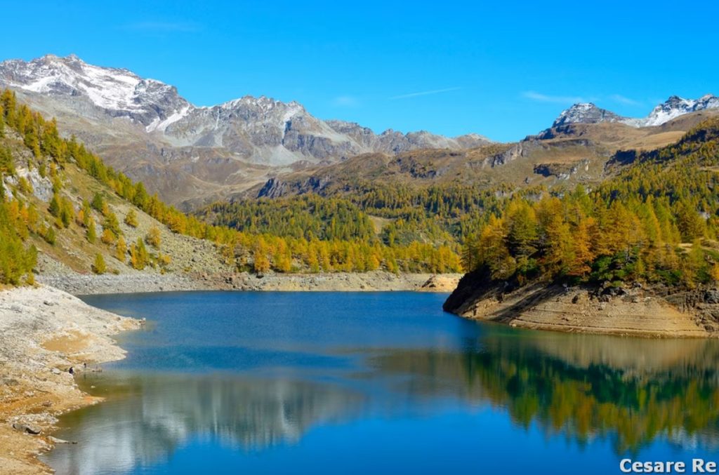 Escursione all’Alpe Devero, tra i colori dei larici e le acque di Codelago