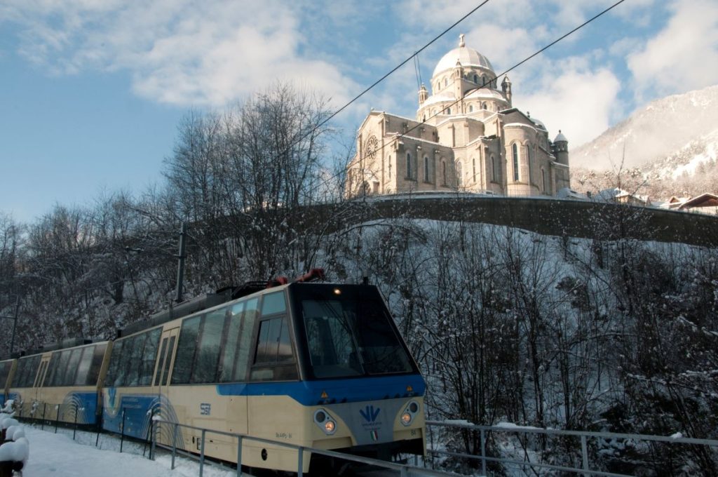 Ferrovia Vigezzina-Centovalli, il Santuario di Re. Foto Archivio Vigezzina Centovalli
