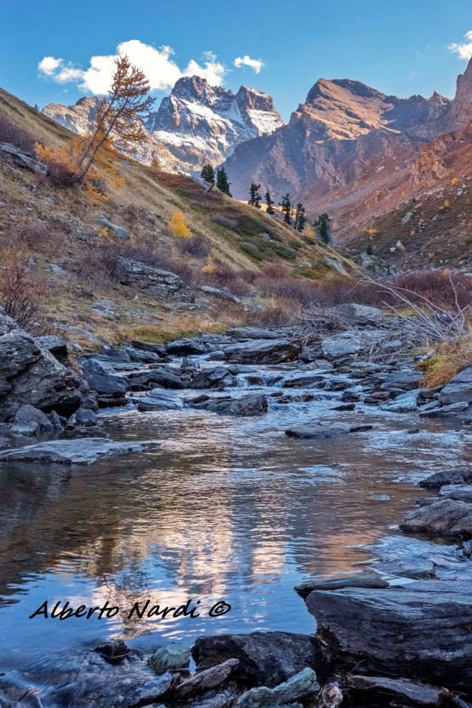 Il Monviso e il Viso di Vallanta salendo verso il Lac Lestio. Foto Alberto Nardi