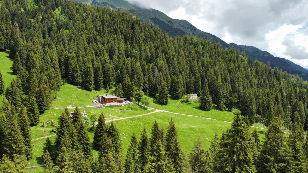 Il rifugio Alpe Corte (1410 m), in Val Seriana
