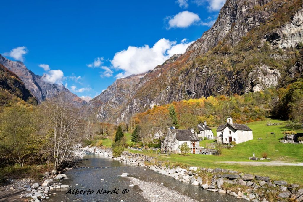 Il villaggio di Faedo, in Val Bavona. Foto Alberto Nardi